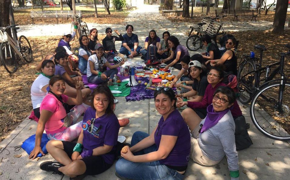 Femibici también tiene presencia en eventos como la marcha del 8M y el Jane’s Walk (cortesía)