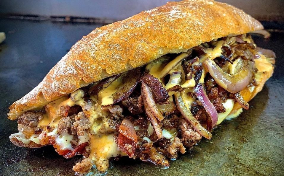 Un delicioso lonche en Chue’s Lonches & Burgers (Cortesía)