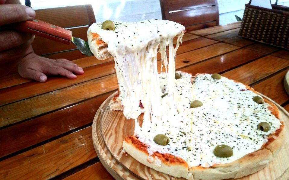 A la pizza se le pone 330 gramos de queso, las carnes frías son importadas de aquel país y las verduras son orgánicas (Luis Addams Torres)