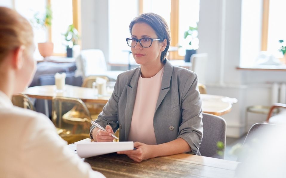 Esta son algunas sugerencias para preparar o pulir tu curriculum vitae y prepararte para la entrevista (Freepik)
